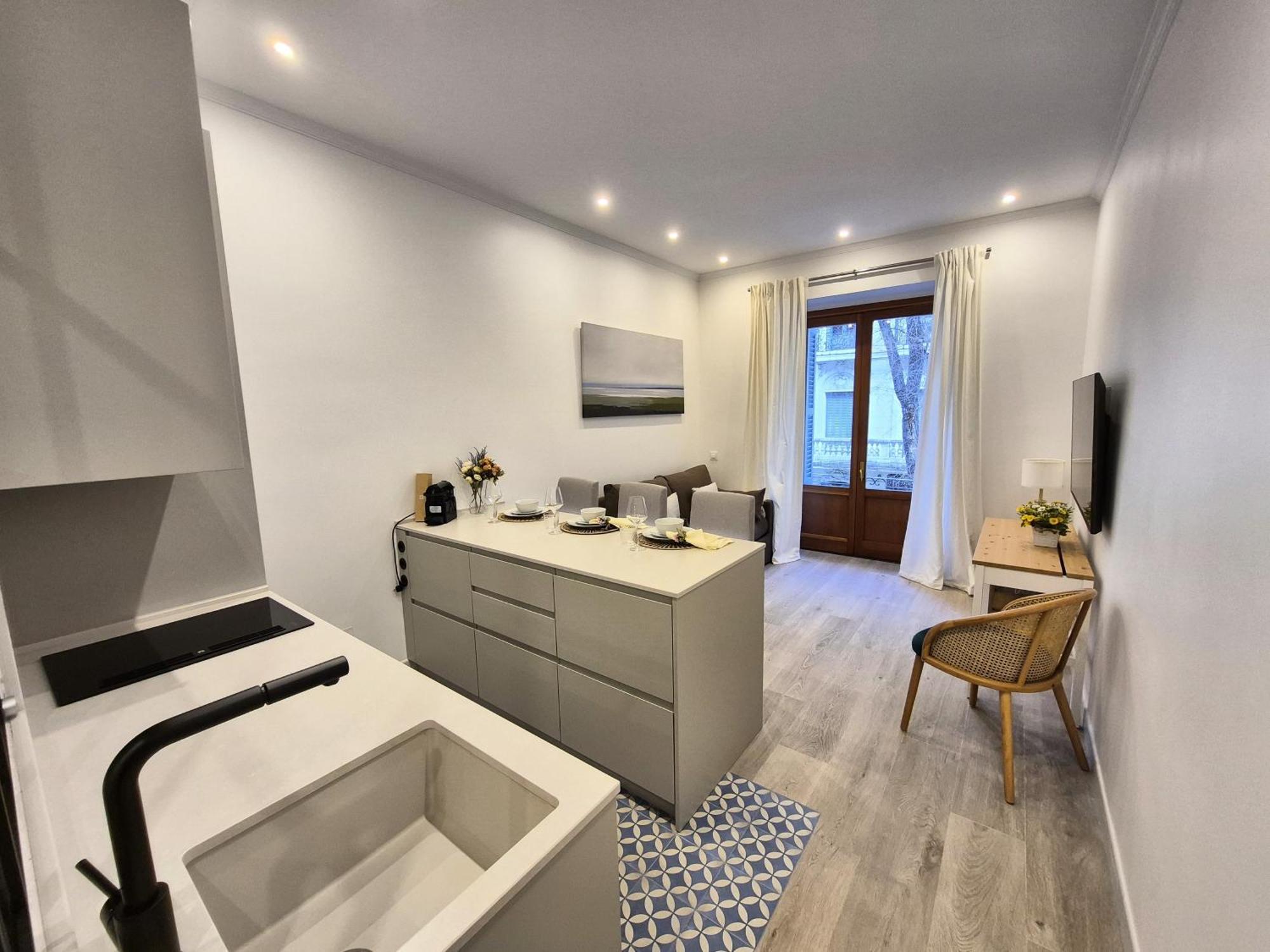 Apartamentos Plaza De Espana Madrid Exterior photo