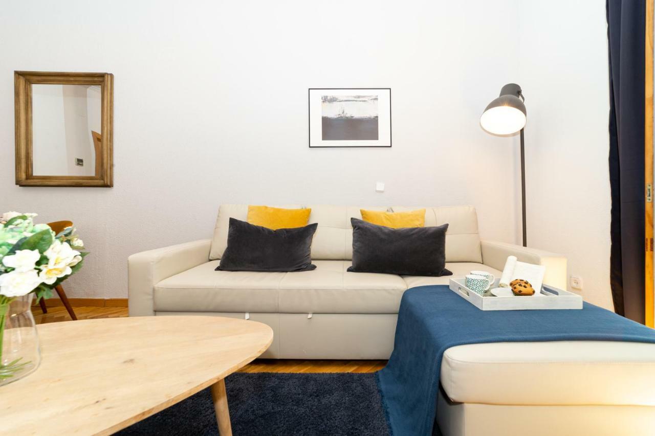 Apartamentos Plaza De Espana Madrid Exterior photo