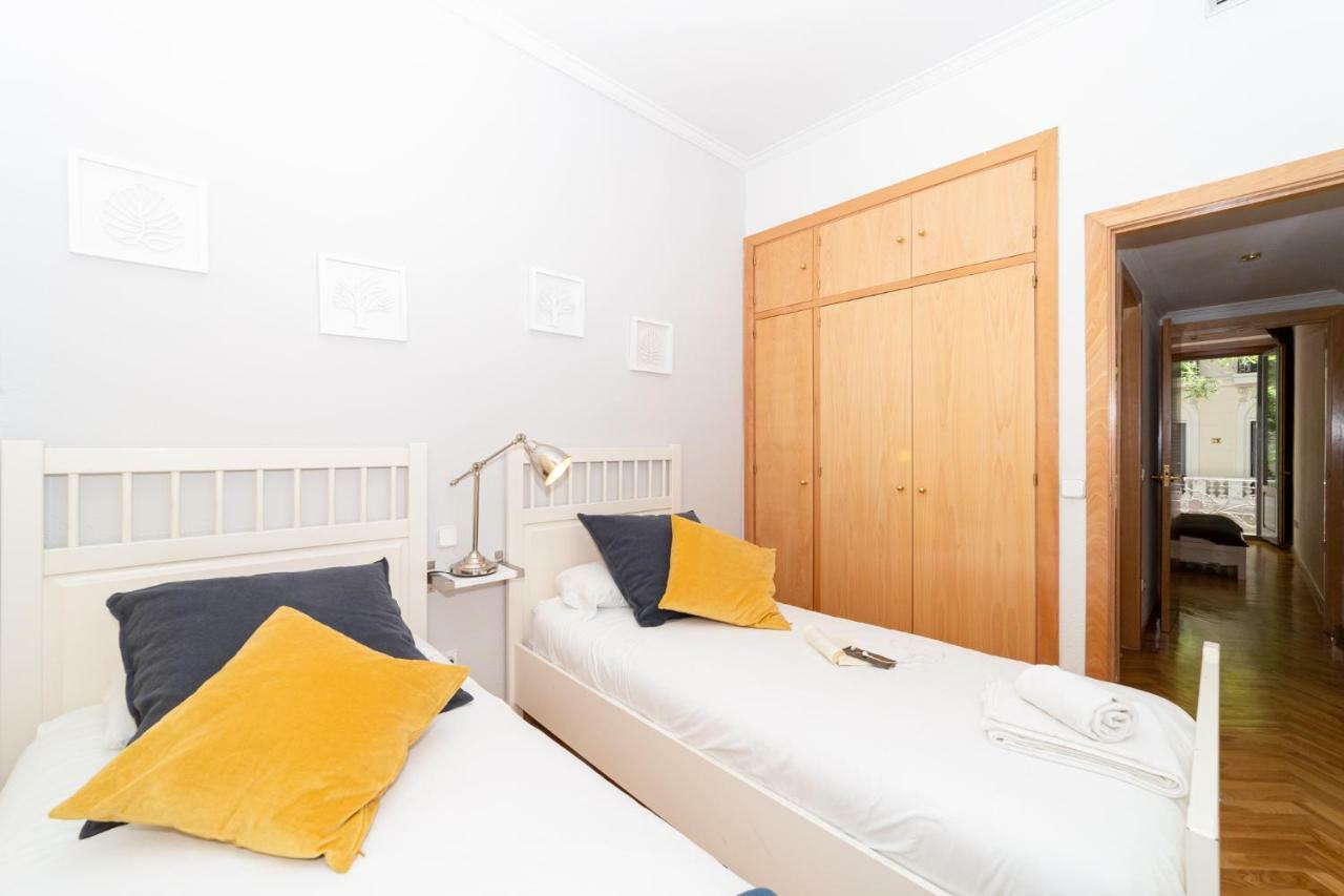 Apartamentos Plaza De Espana Madrid Exterior photo