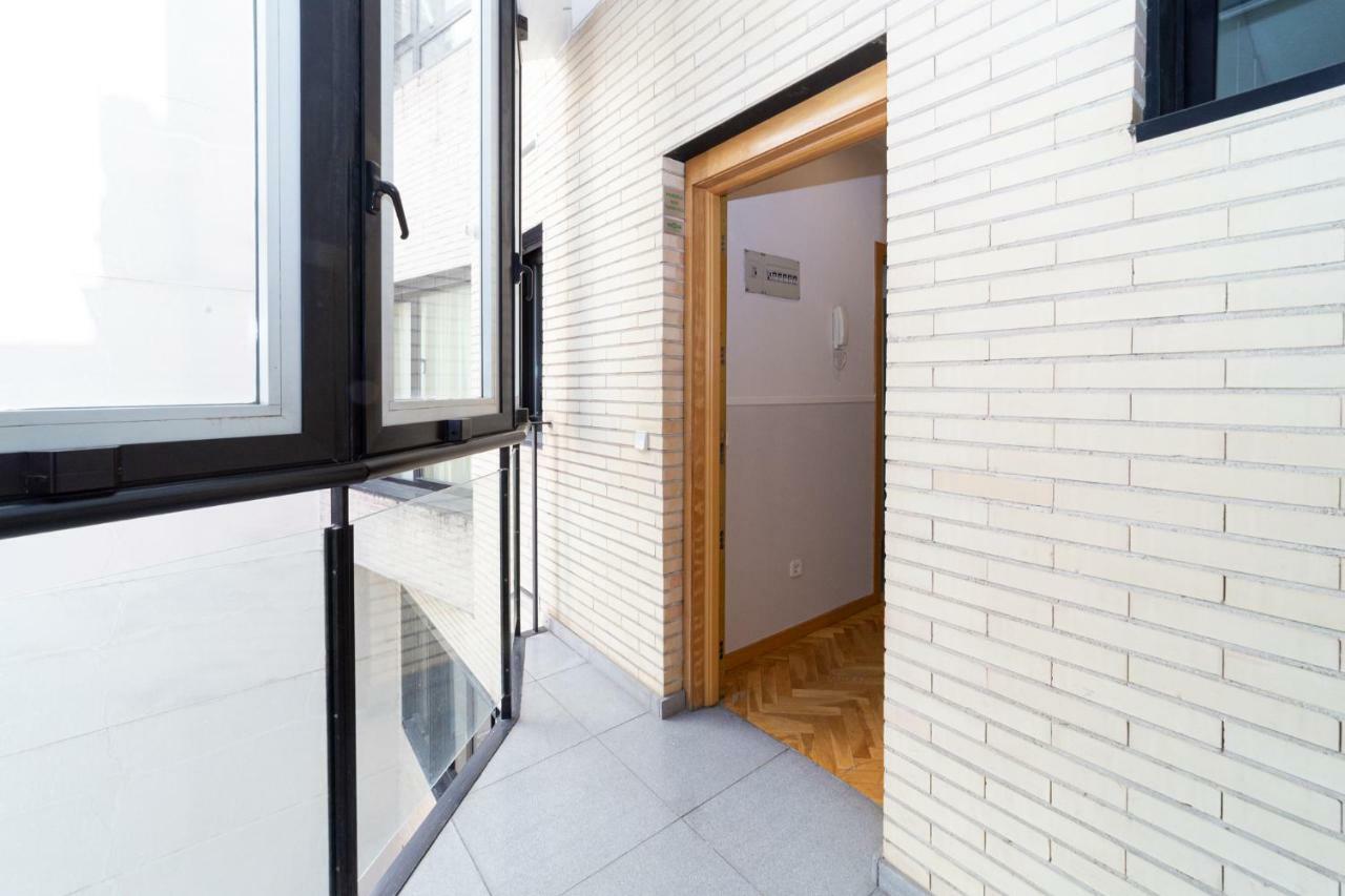 Apartamentos Plaza De Espana Madrid Exterior photo