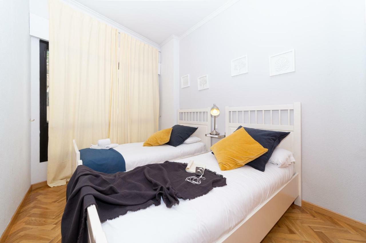 Apartamentos Plaza De Espana Madrid Exterior photo